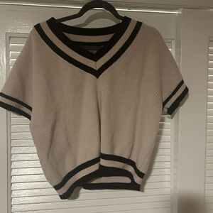 V-Neck Short Sleeve Sweater - Black and Cream